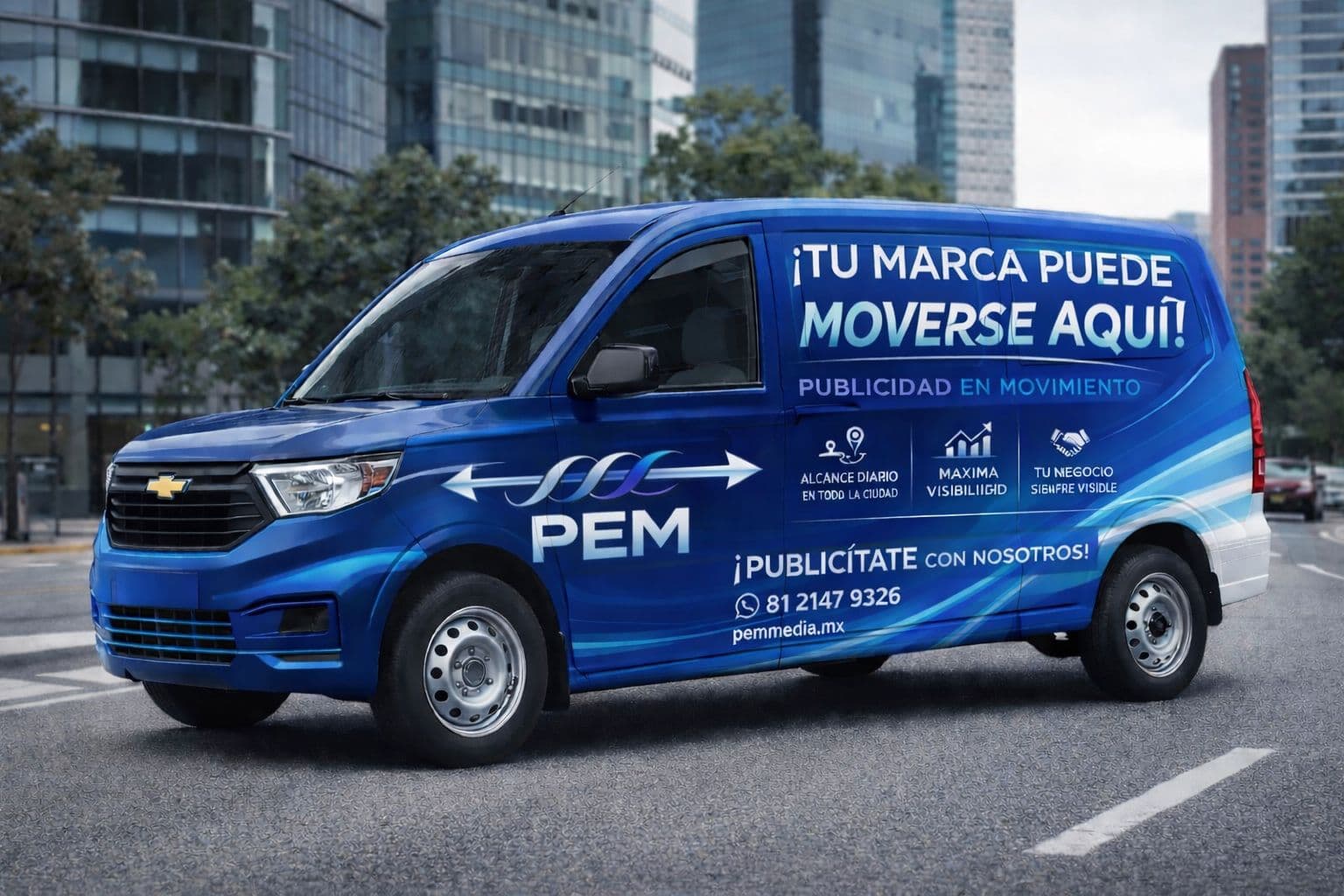 Small Van rotulada de Publicidad En Movimiento
